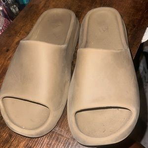 Yezzy slides must go take all offers